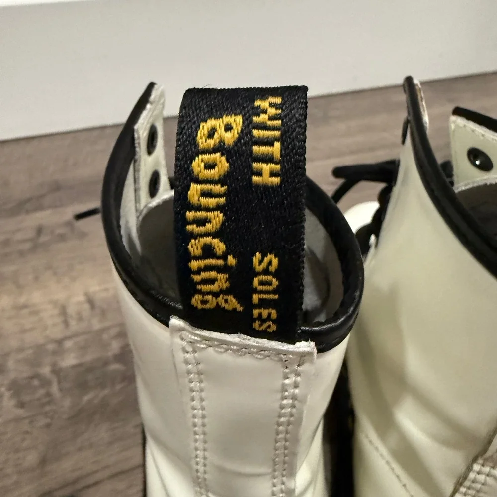 Dr. Martens 1460 White Smooth Leather Lace Up Combat Boots Kids 4M 5L 11822